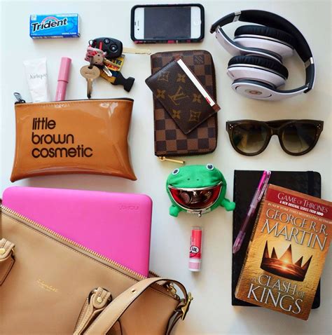 WHAT’S IN MY BAG .